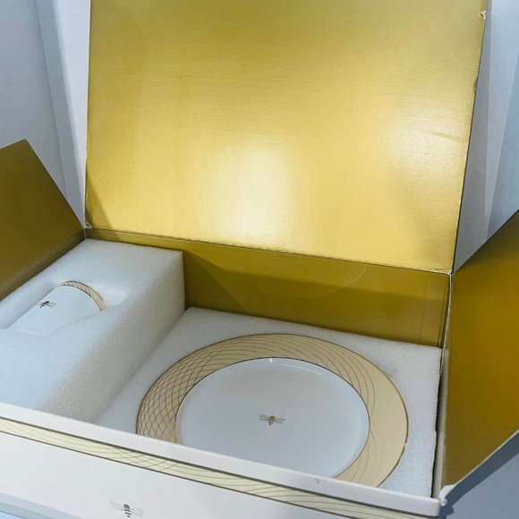 Mary Kay Golden Anniversary Bumblebee Dinnerware 1 place Set New with Open Box.. - Picture 6 of 12